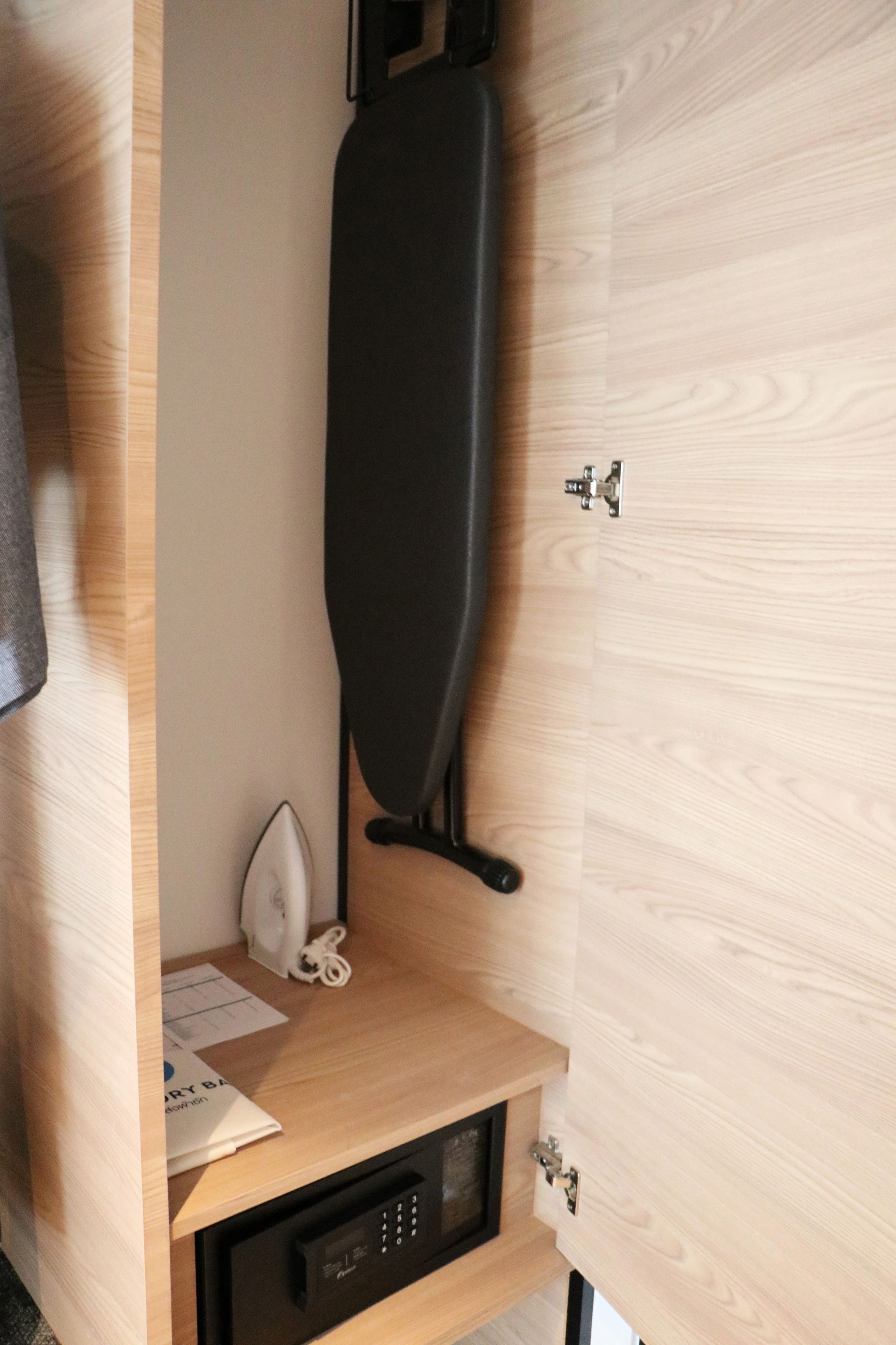 standard room, 1 king bed | 1 bedroom, premium bedding, pillow-top beds, minibar