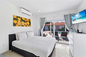 4 bedrooms, desk, iron/ironing board, travel cot - Villa Marquesa - w/Private Pool, 7min to beaches! (Noord)