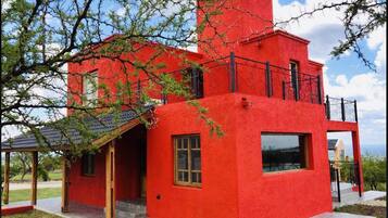 Mặt tiền nơi lưu trú