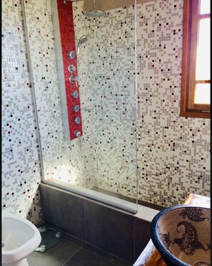House, Multiple Beds, Mountain View | Bathroom | Shower - Casa Las Cascadas (Carpintería)