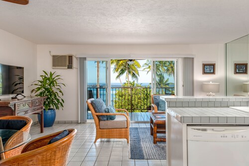 Tropical Paradise Awaits: Stunning Hawaii Condo with Ocean Views!