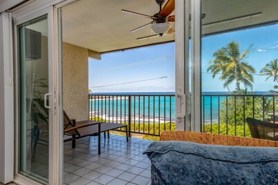 Tropical Paradise Awaits: Stunning Hawaii Condo with Ocean Views!
