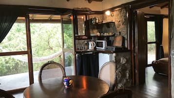 Panoramic Cabin, Berbilang Katil, Mountain View | Makan dalam bilik