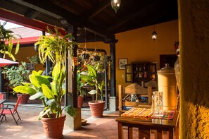 LED TV - Hotel Palma De Mallorca (Antigua Guatemala)
