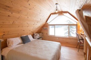 2 bedrooms, desk, iron/ironing board, travel crib