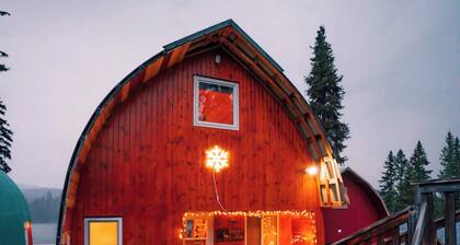 Everly's Hideout near Kelowna & Big White, Sleeps 4, Fire Table, Lakefront Deck