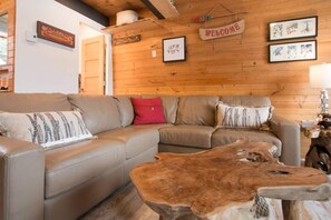 電視、壁爐、DVD 播放機、 辦公室