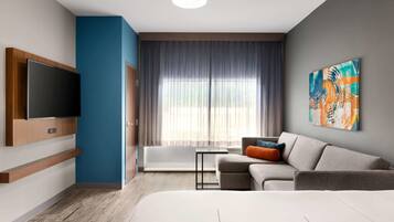 Colchones con pillow-top y caja de seguridad en la habitación