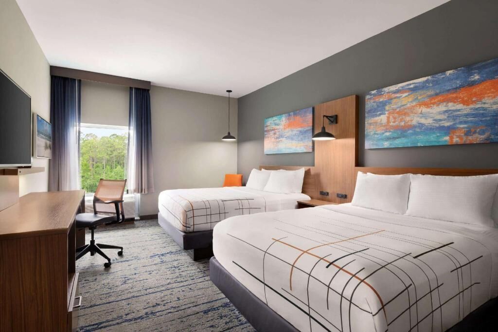 Pillowtop beds, in-room safe, desk, laptop workspace