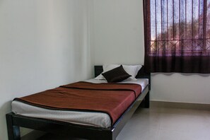 11 bedrooms, in-room safe, free WiFi, bed sheets - Dorms Dorms Backpackers & Hostel (BTM Layout 1)