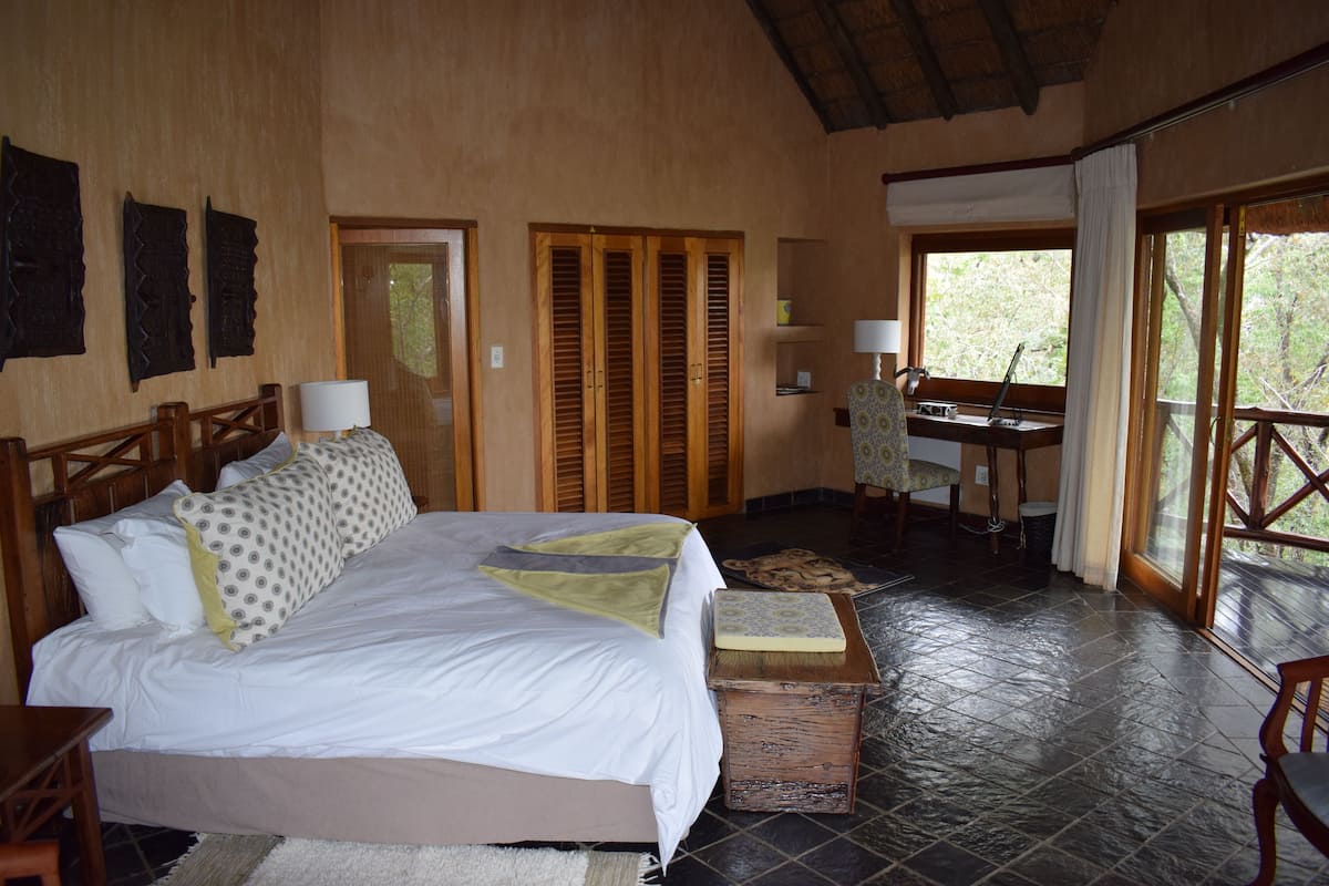 Suite de lujo | Ropa de cama de alta calidad y minibar (con algunos artículos gratuitos)