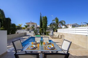 Villa, 2 chambres, piscine privée | Restauration dans la chambre