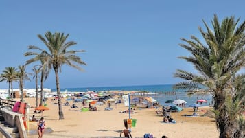 Una spiaggia nelle vicinanze