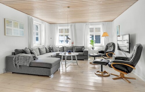 9 bedroom pet friendly home in Nexø
