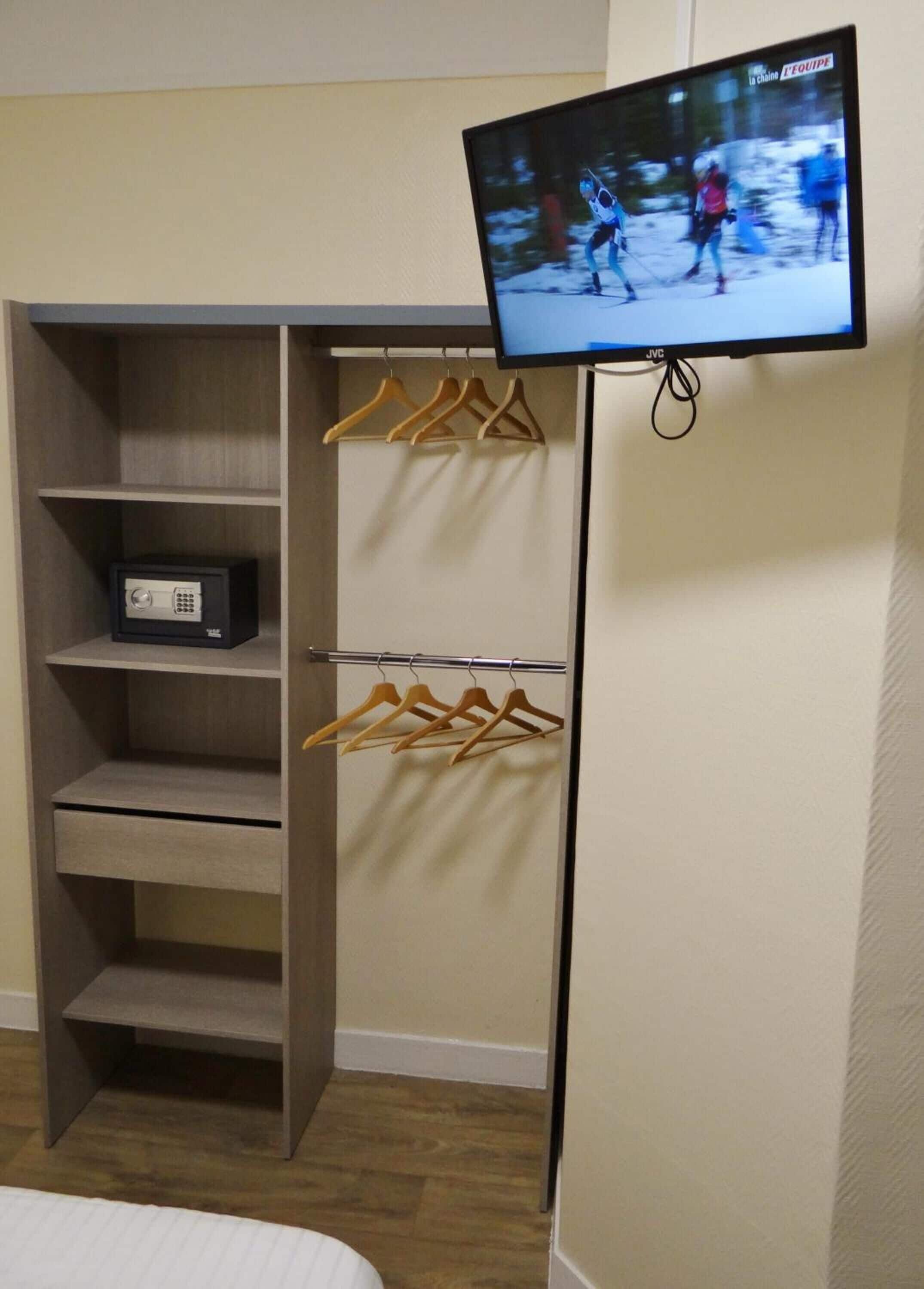 premium bedding, in-room safe, individually decorated