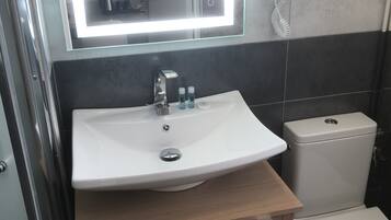 Comfort Double Room, Private Bathroom | Premium bedding, in-room safe, individually decorated