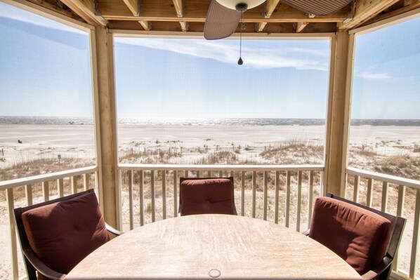 Panorama appartement, 1 kingsize bed met slaapbank, uitzicht op oceaan | Woonruimte