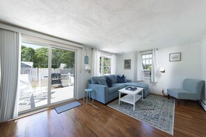 TV, DVD player - Walk To Beaches, Main Street, and Harbor. 1BR Cottage. Quiet Area. Captain Gosnold Village 5B (Hyannis)