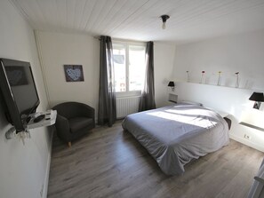 3 Schlafzimmer, Bügeleisen/Bügelbrett, WLAN, Bettwäsche