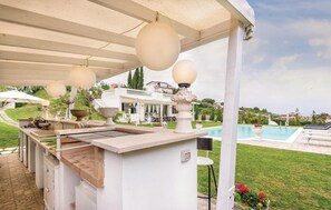 Outdoor dining - 2 bedroom stunning home in Roma (Roma)