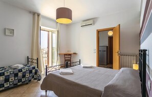 4 bedrooms, travel crib