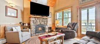 Une beauté au lever du soleil - à seulement un mile du centre-ville de Rangeley sur Haley Pond