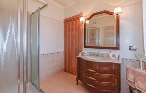 Shower - 4 bedroom lovely home in Piano di Con.Massarosa (Piano di Con.Massarosa)
