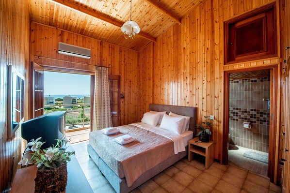 4 bedrooms, in-room safe, iron/ironing board, WiFi