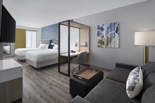 Hypo-allergenic bedding, in-room safe, desk, laptop workspace