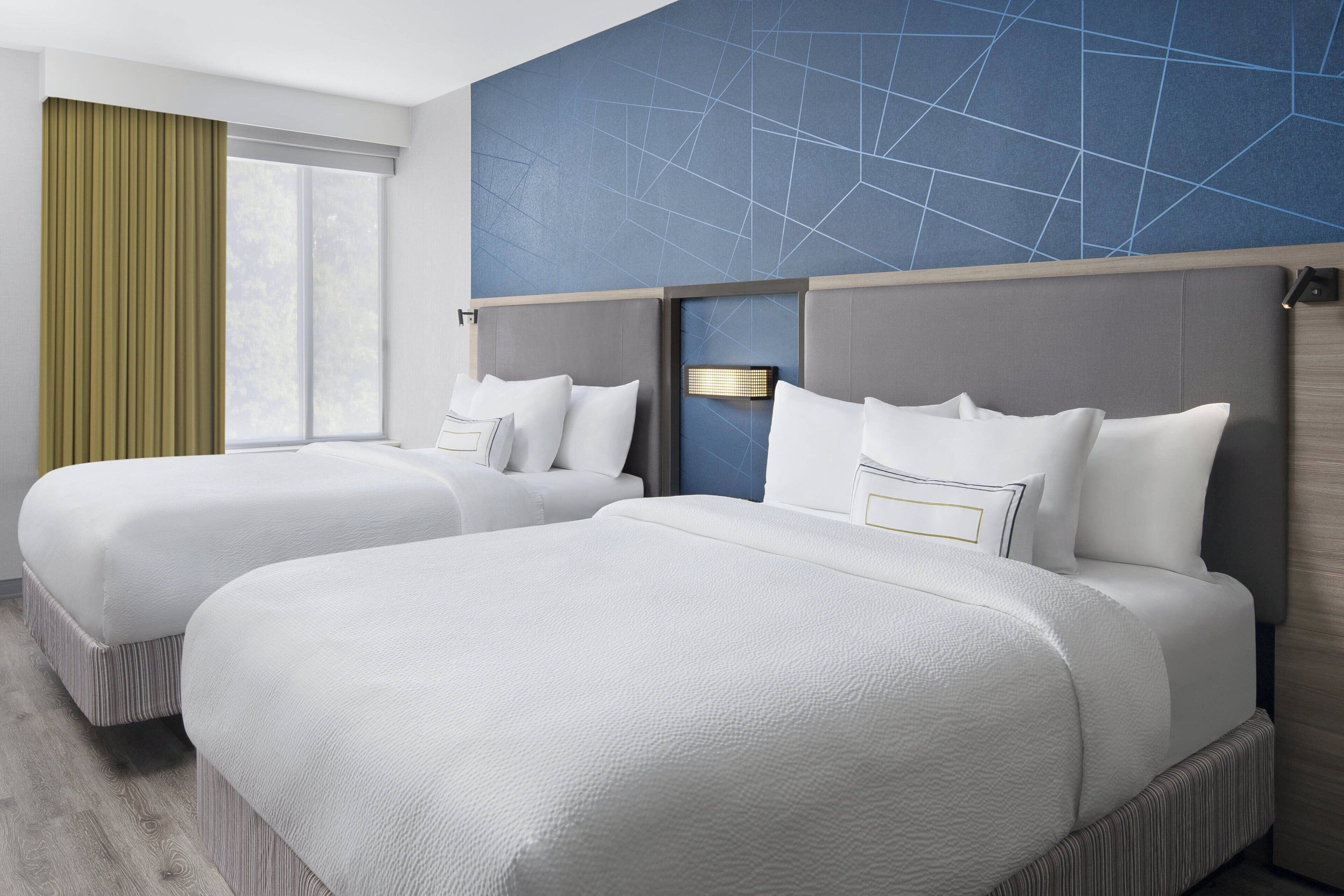 suite, multiple beds | hypo-allergenic bedding, in-room safe, desk, laptop workspace