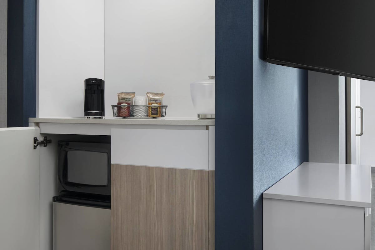 hypo-allergenic bedding, in-room safe, desk, laptop workspace