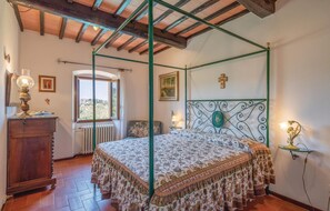 5 bedrooms, travel crib, free WiFi, bed sheets - Beautiful home in Moncioni (Moncioni)