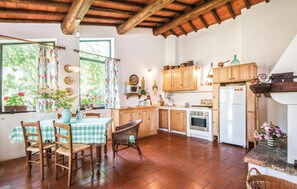 Réfrigérateur, micro-ondes, plaque de cuisson, lave-vaisselle