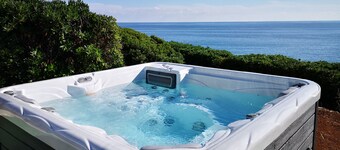Wonderful seaview w/ direct sea access & jacuzzi