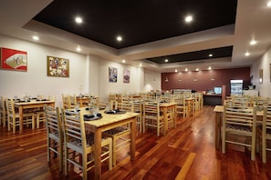 2 Restaurants, Frühstück, Mittagessen, Abendessen, japanische Küche