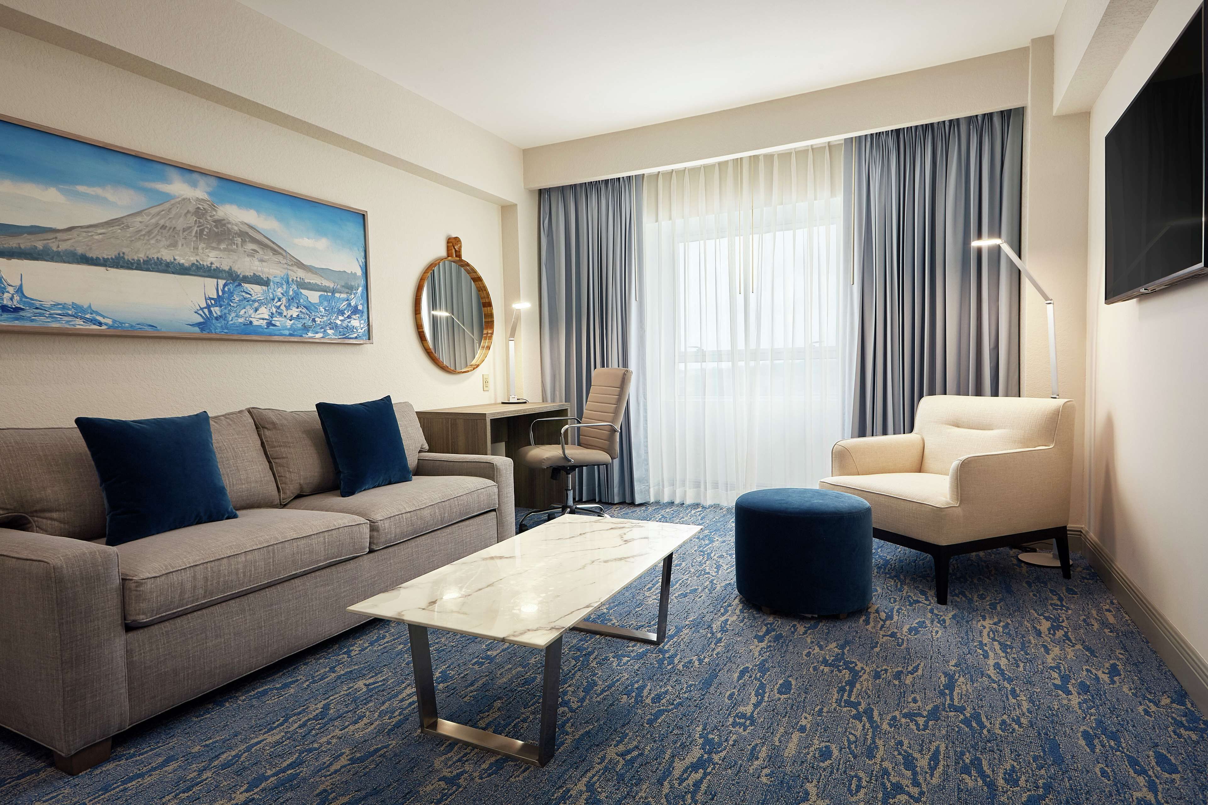 suite, 1 king bed | in-room safe, desk, laptop workspace, blackout curtains