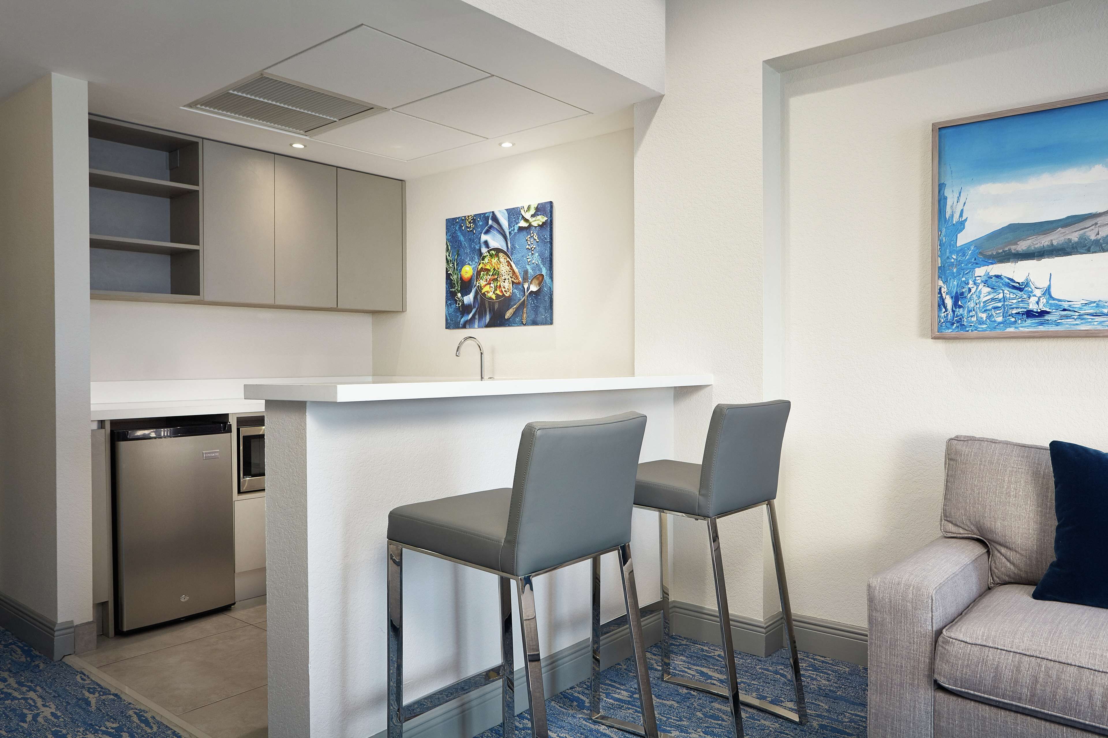 suite, 1 king bed | in-room safe, desk, laptop workspace, blackout curtains