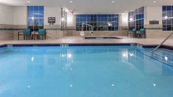 Indoor pool, sun loungers