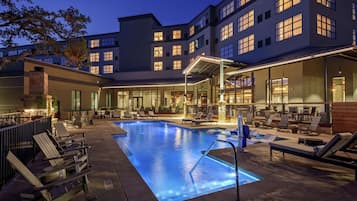 Outdoor pool, open 8:00 AM to 10:00 PM, pool loungers