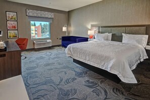 Room, 1 King Bed with Sofa bed, Refrigerator & Microwave | Desk, blackout drapes, iron/ironing board, free cribs/infant beds - Hampton Inn Fresno Airport (Fresno)