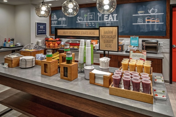 Café da manhã com buffet grátis todos os dias