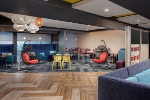 Lobby - Tru by Hilton Rapid City Rushmore (Rapid City)