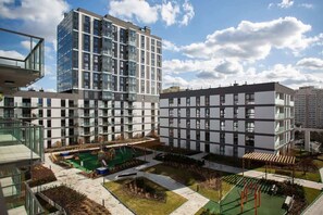 Exterior - Rondo Wiatraczna | Luxury Apartment |Parking, Desk (Warszawa)