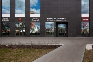 Exterior - Rondo Wiatraczna | Luxury Apartment |Parking, Desk (Warszawa)