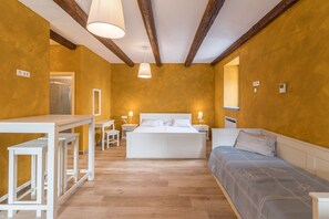 9 Schlafzimmer, Bügeleisen/Bügelbrett, WLAN, Bettwäsche