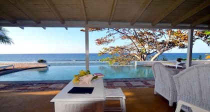 Un lugar en el paraíso: villa familiar en una península junto al mar