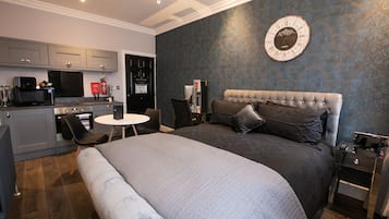 1 bedroom, in-room safe, desk, iron/ironing board
