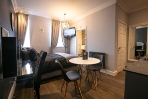 1 bedroom, in-room safe, desk, iron/ironing board - The Forum apartment - number 82 The unthank (Norwich)