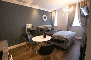 1 bedroom, in-room safe, desk, iron/ironing board - The Forum apartment - number 82 The unthank (Norwich)