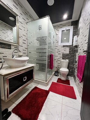 Panoramic Apartment, 3 Bedrooms, Smoking (Pyramids View) | Bathroom